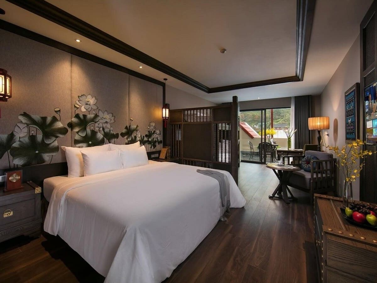 Lotus Aroma Sa Pa Hotel ở trung tâm Sa Pa mang đến phòng nghỉ ấm cúng, hiện đại.