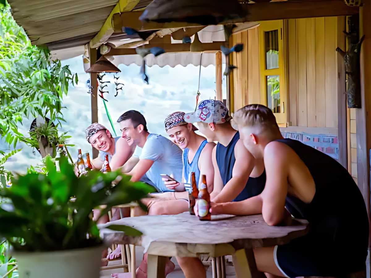 Không khí Miku Chill House buổi sáng và tối mang nét yên bình vùng cao
