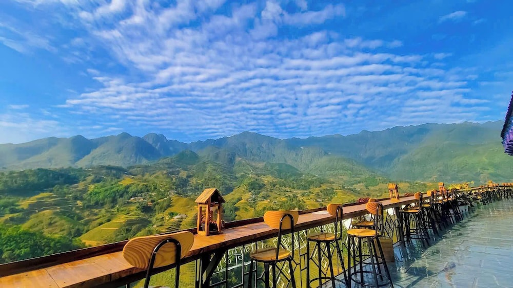 Không gian nhà hàng Sa Pana Mountain Retreat gắn kết ẩm thực và cảnh quan thiên nhiên