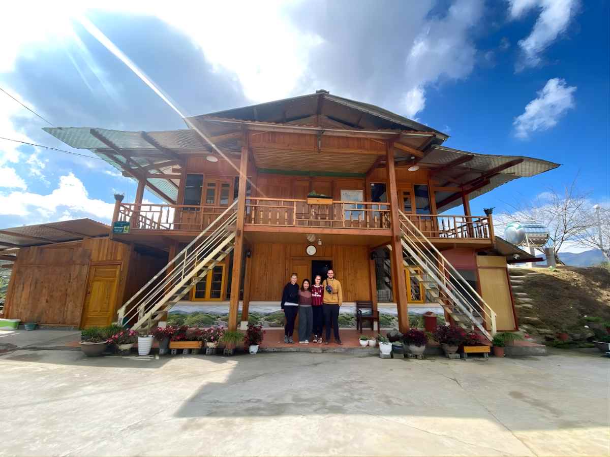 Sen Sa Pa Retreat & Tours sở hữu không gian núi rừng yên tĩnh, gần Fansipan