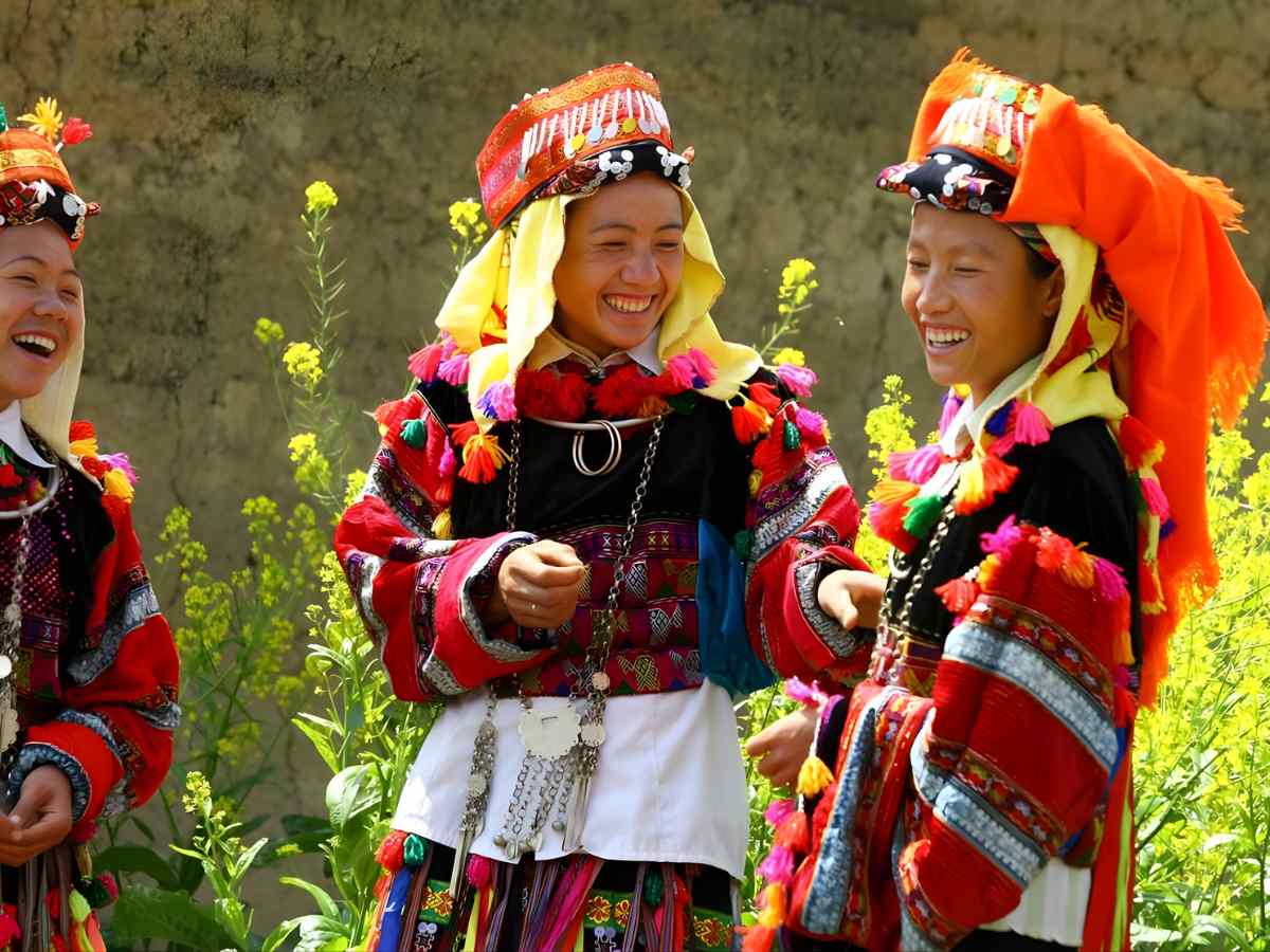 Trang phục dân tộc Sa Pa kết nối sinh hoạt, tín ngưỡng và nghề dệt