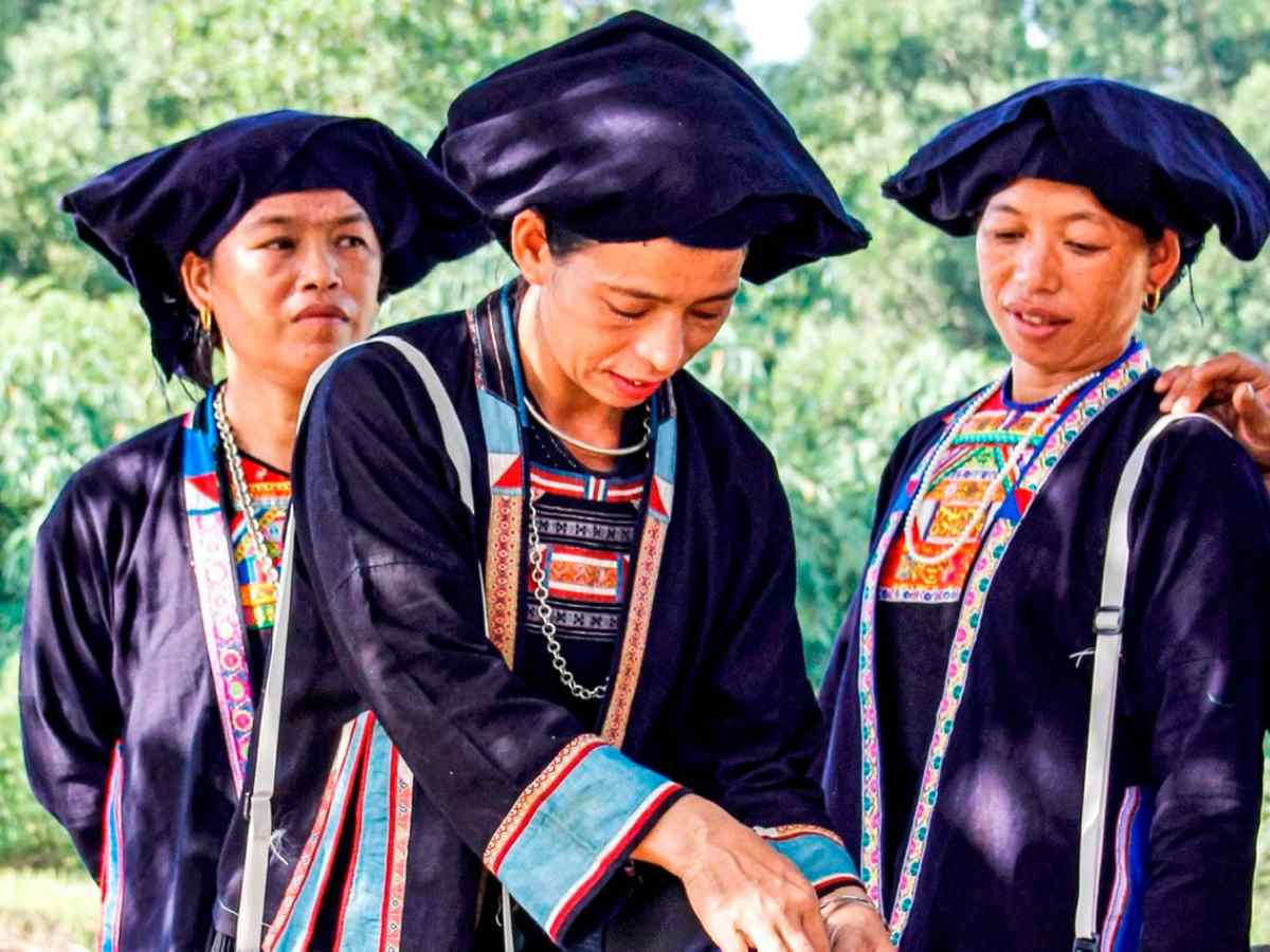 Hoa văn, màu chàm kể chuyện cộng đồng, giữ bản sắc qua thế hệ