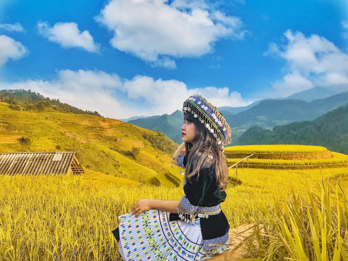 Mù Cang Chải nằm trong vùng núi cao Tây Bắc, nổi bật với không gian ruộng bậc thang.