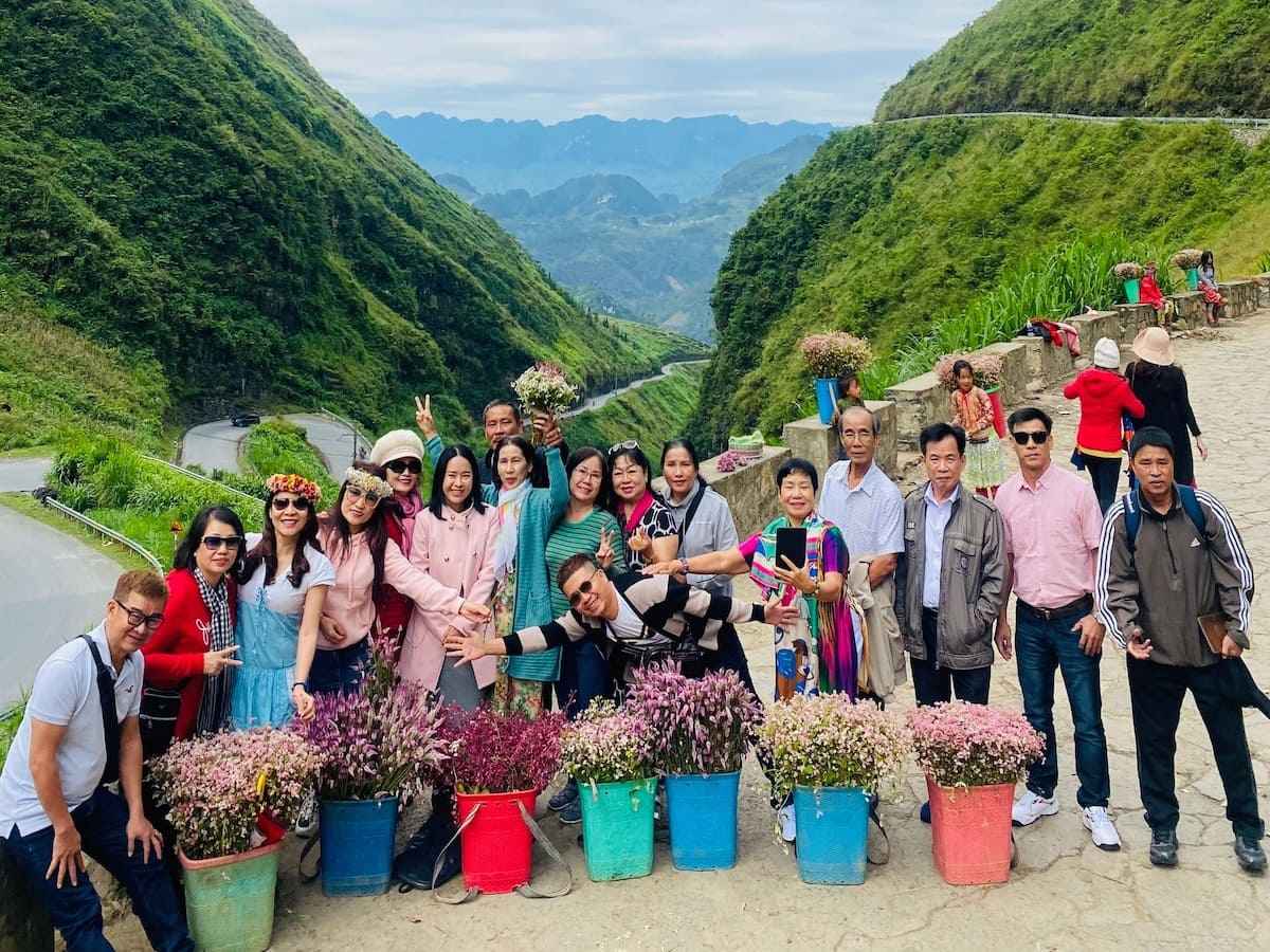 Chuẩn bị hành lý và trang phục phù hợp giúp chuyến du lịch Tây Bắc dịp Tết thuận lợi.