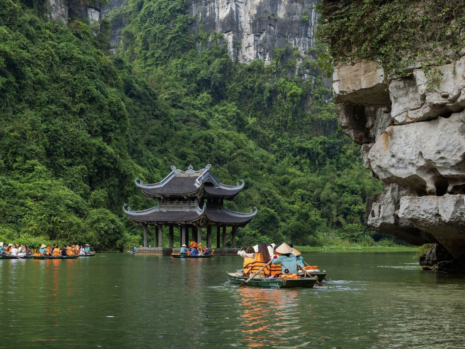 Du khách có thể kết hợp nhiều hoạt động như tham quan và nghỉ dưỡng