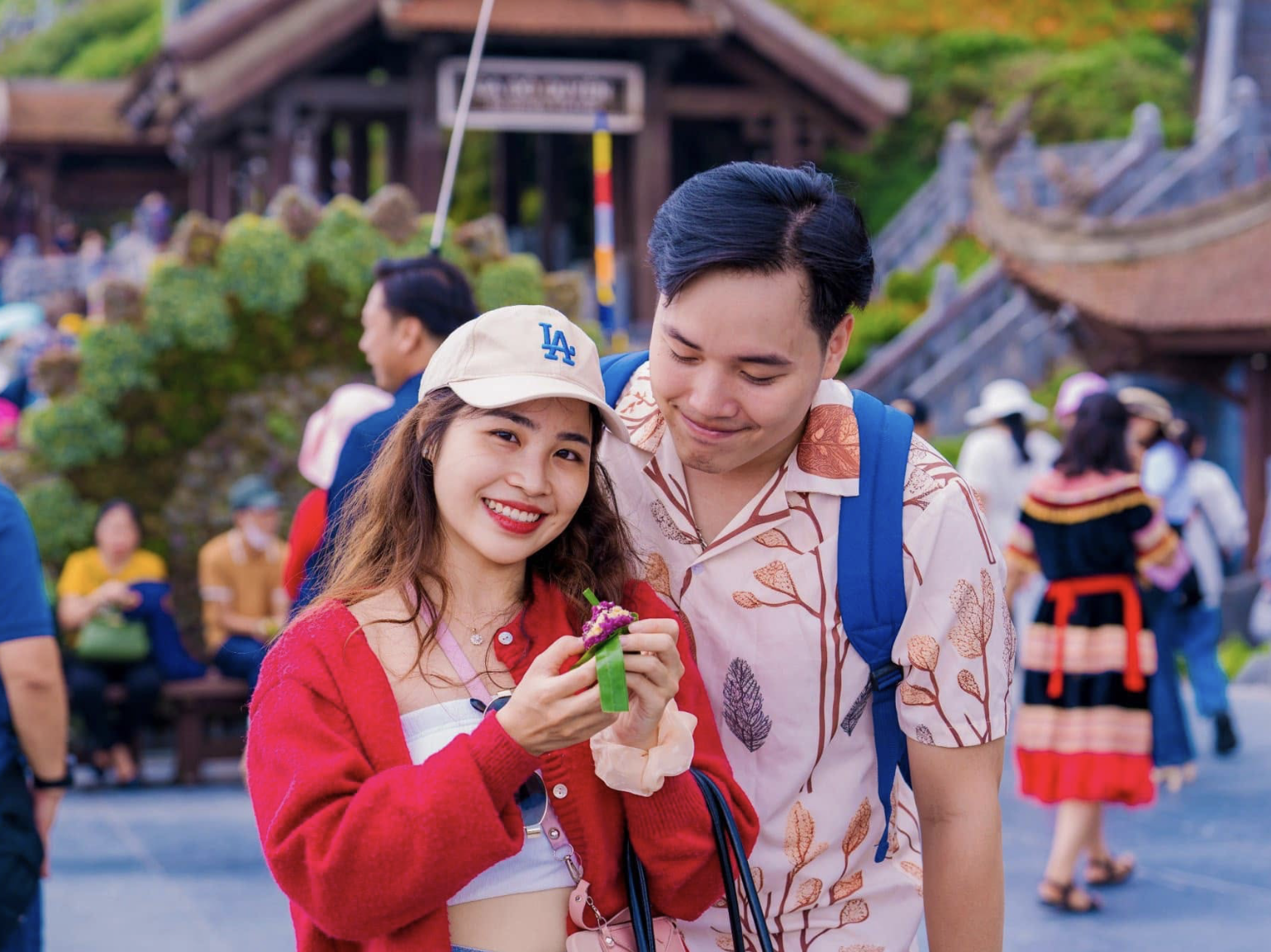 Cặp đôi lựa chọn những outfit đồng điệu về màu sắc và phong cách