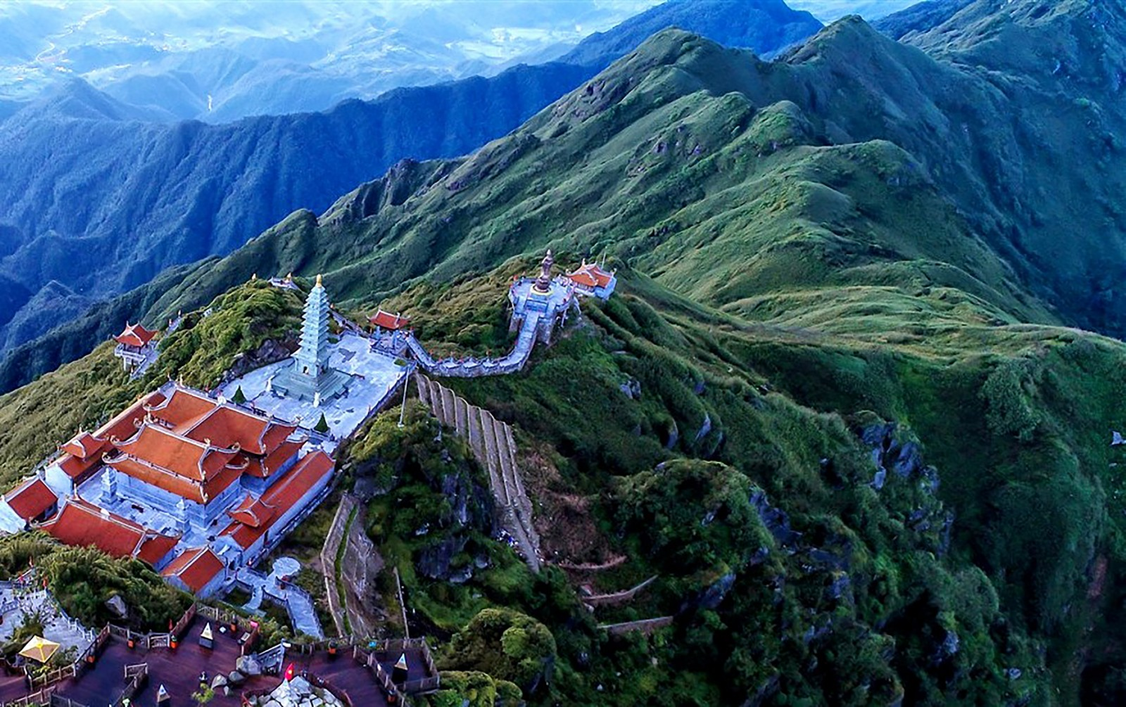 Khung cảnh tuyệt đẹp tại Fansipan thu hút nhiều du khách từ TP.HCM tới trải nghiệm