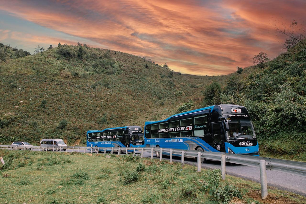 Xe limousine là phương tiện được nhiều du khách lựa chọn khi đi tour Sa Pa 2 ngày 1 đêm từ Hà Nội