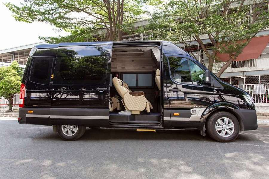 Du khách lựa chọn xe limousine để di chuyển đến Sa Pa nhanh chóng và thuận tiện