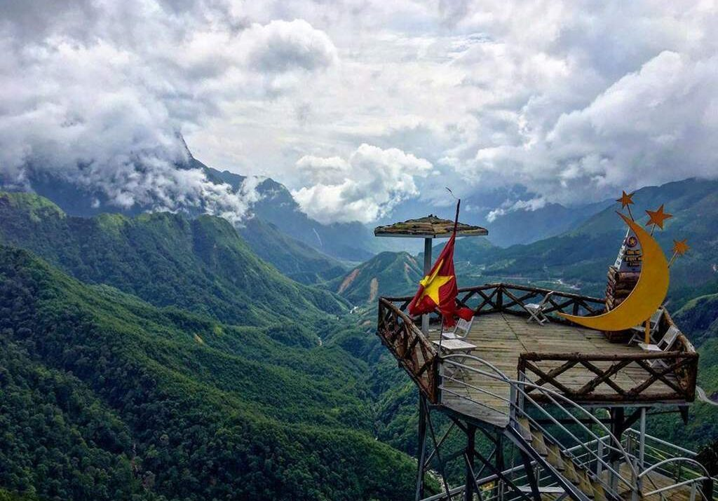 Đèo Ô Quy Hồ là địa điểm săn mây nổi tiếng tại Sa Pa. 