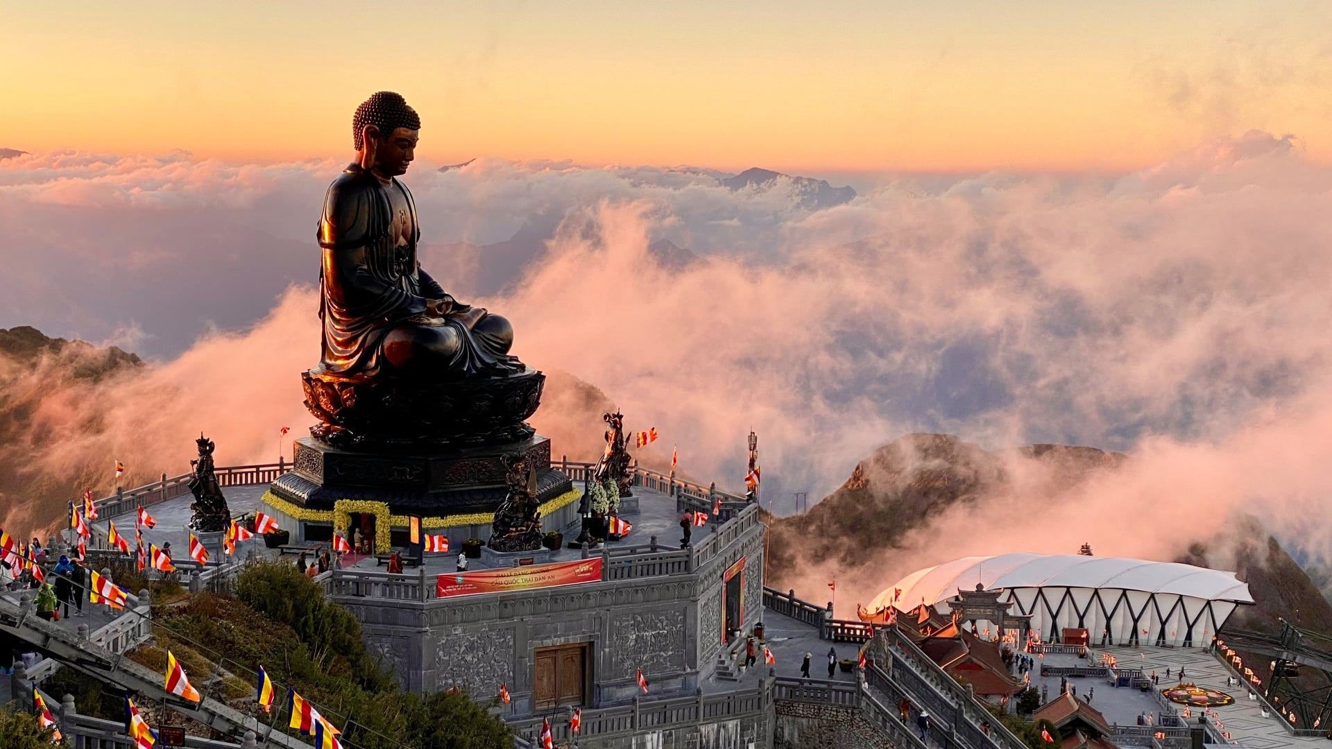 Đại Tượng Phật uy nghi giữa núi rừng Hoàng Liên Sơn