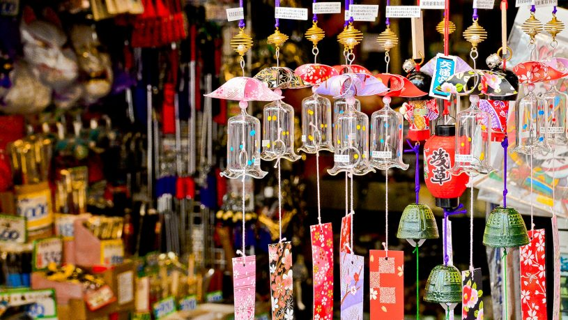 Các sản phẩm quà lưu niệm Sa Pa đa dạng thu hút nhiều du khách mua sắm&nbsp;