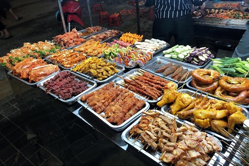Chợ đêm Sa Pa là địa điểm lý tưởng để du khách trải nghiệm nướng vỉa hè