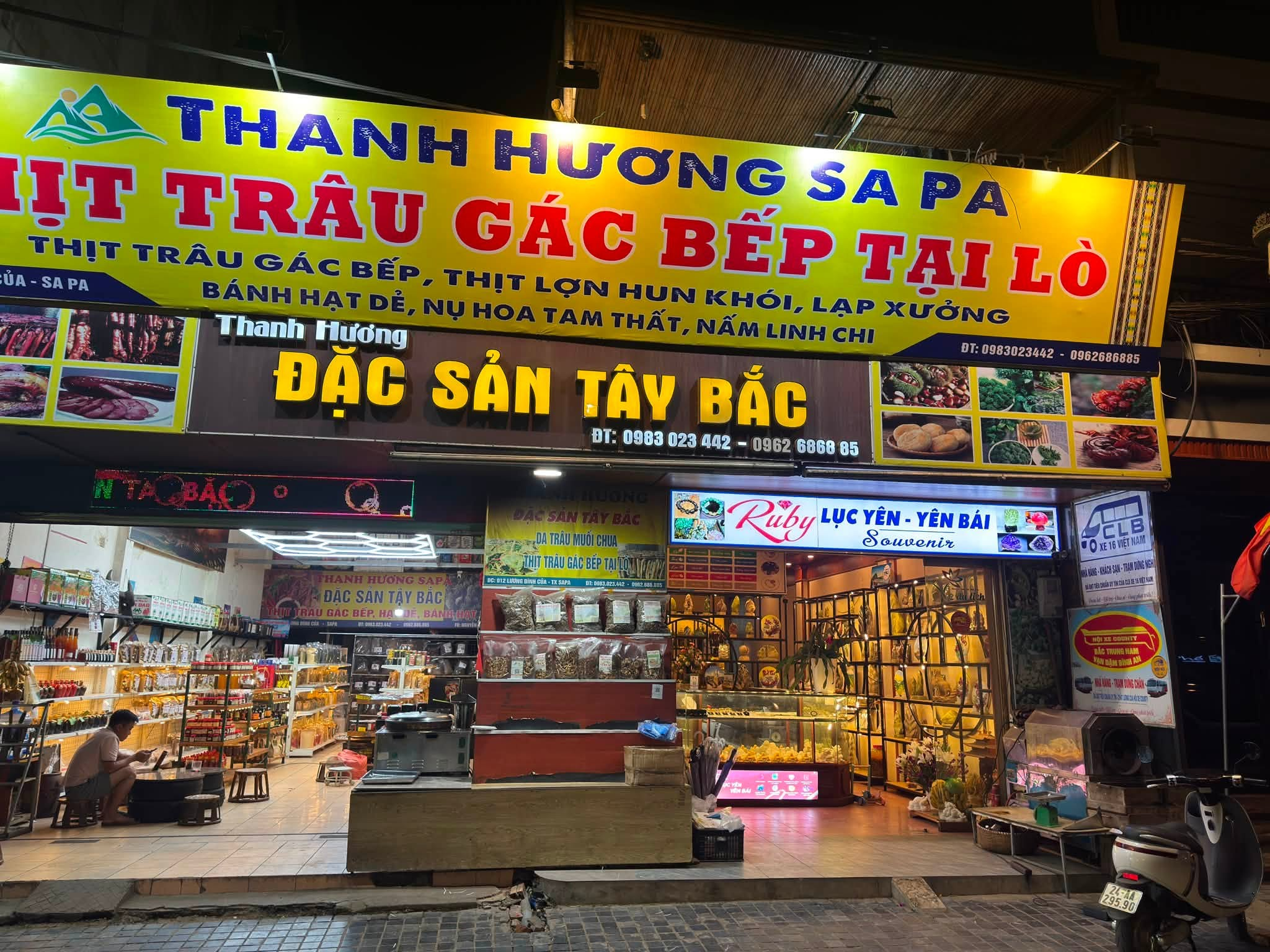Cửa hàng Thanh Hương chuyên cung cấp các loại ẩm thực đặc sản Tây Bắc
