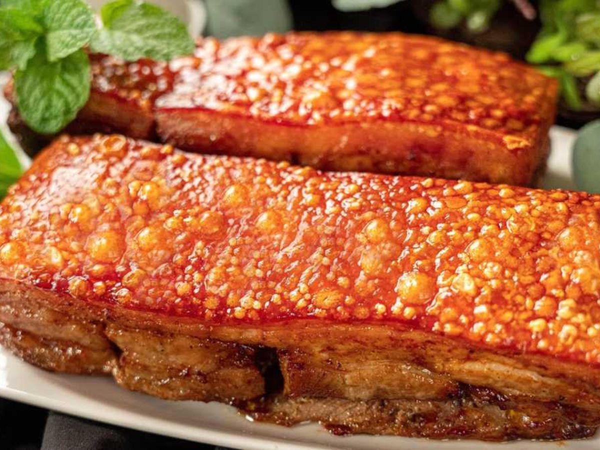 Lợn bản quay có hương vị hấp dẫn mọi du khách. (Nguồn: Sưu tầm)