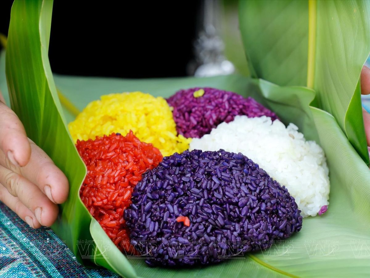Thưởng thức ẩm thực khi du lịch văn hóa Lục Yên. (Nguồn: Sưu tầm)