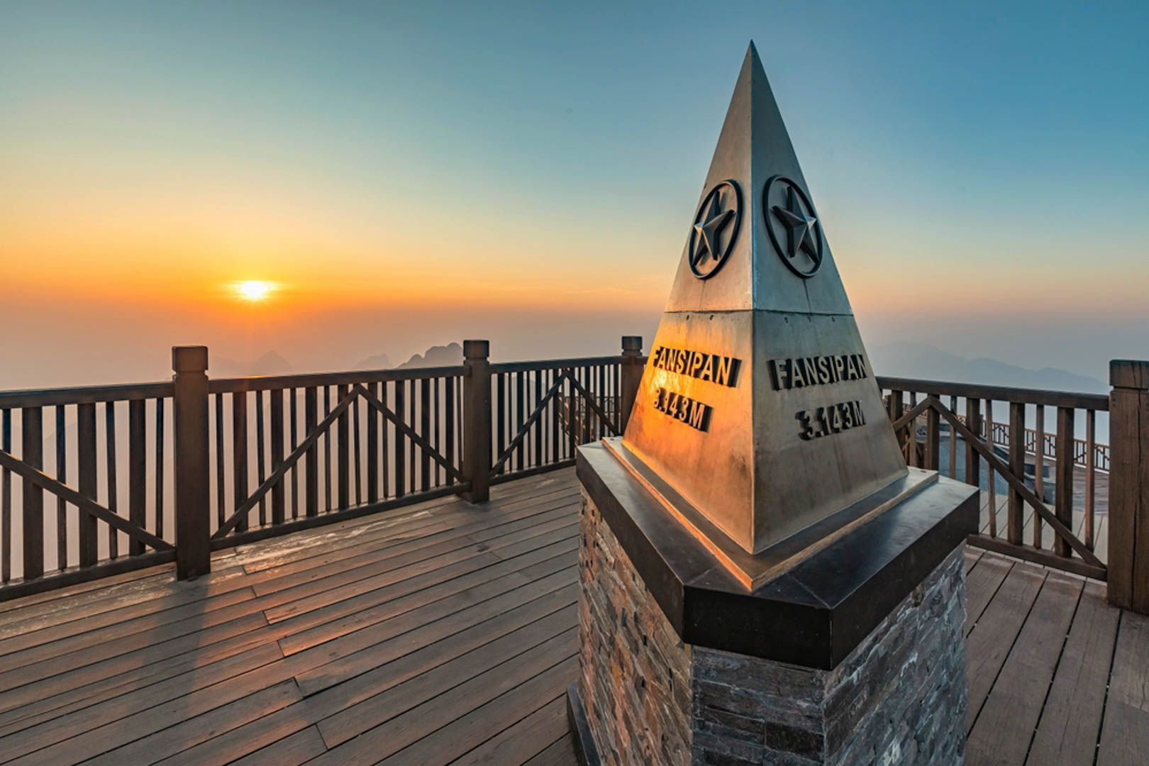 Khám phá Fansipan trong hành trình tour team building Sa Pa 3 ngày 2 đêm (Nguồn: Sưu tầm)