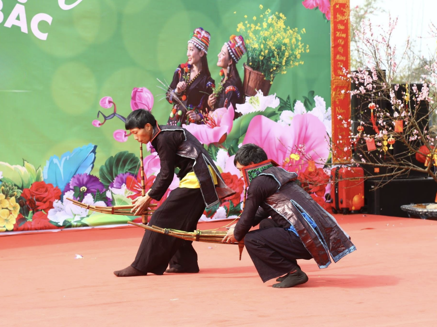 Nếu du khách đã từng một lần được nghe tiếng khèn của người H’mông thì sẽ mãi không quên được những giai điệu. (Nguồn: Sưu tầm)