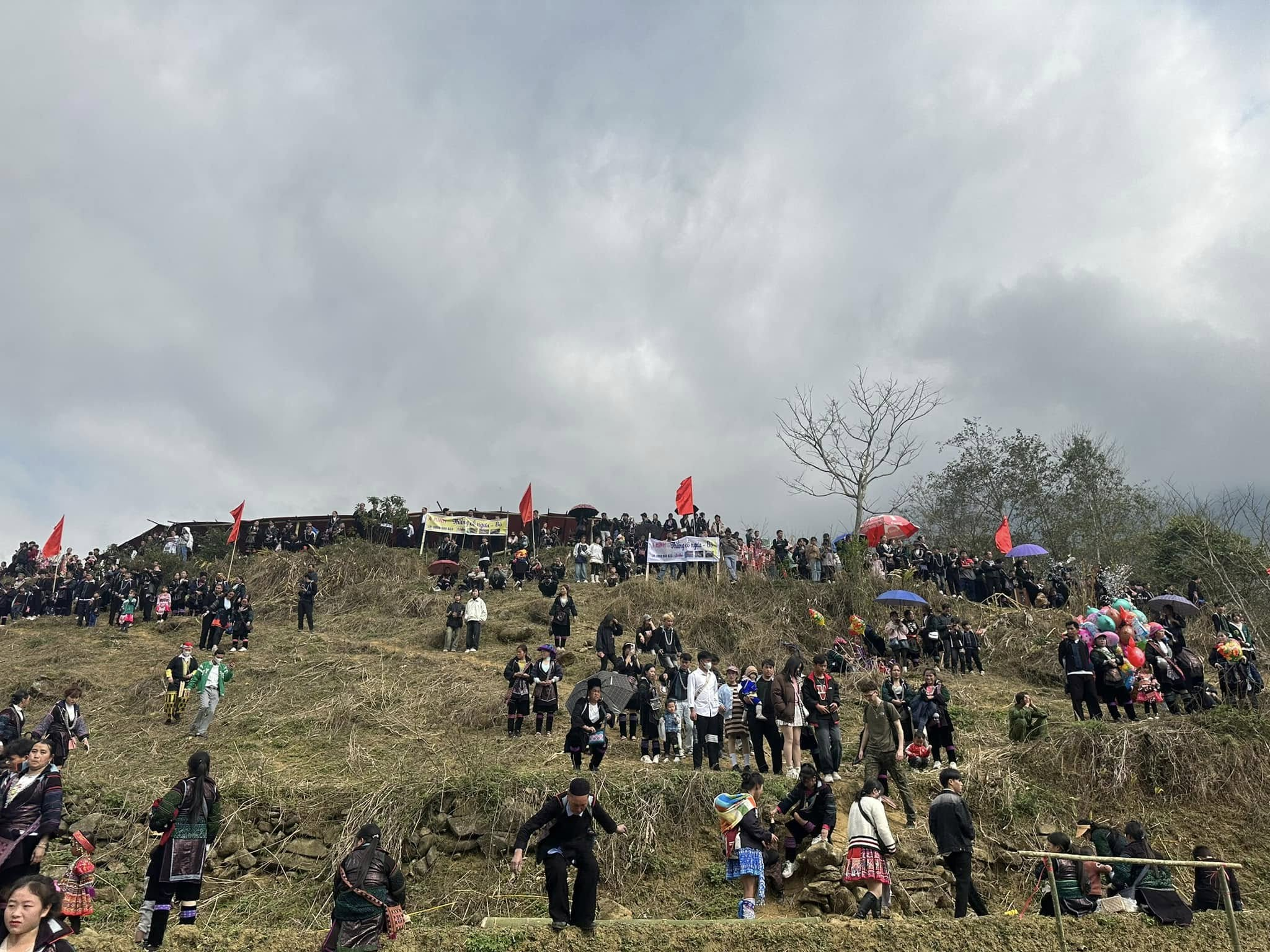 Lễ hội Roóng Poọc được tổ chức vào những ngày đầu năm nhằm cầu cho mùa màng bội thu và cuộc sống bình an. (Nguồn: Sưu tầm)