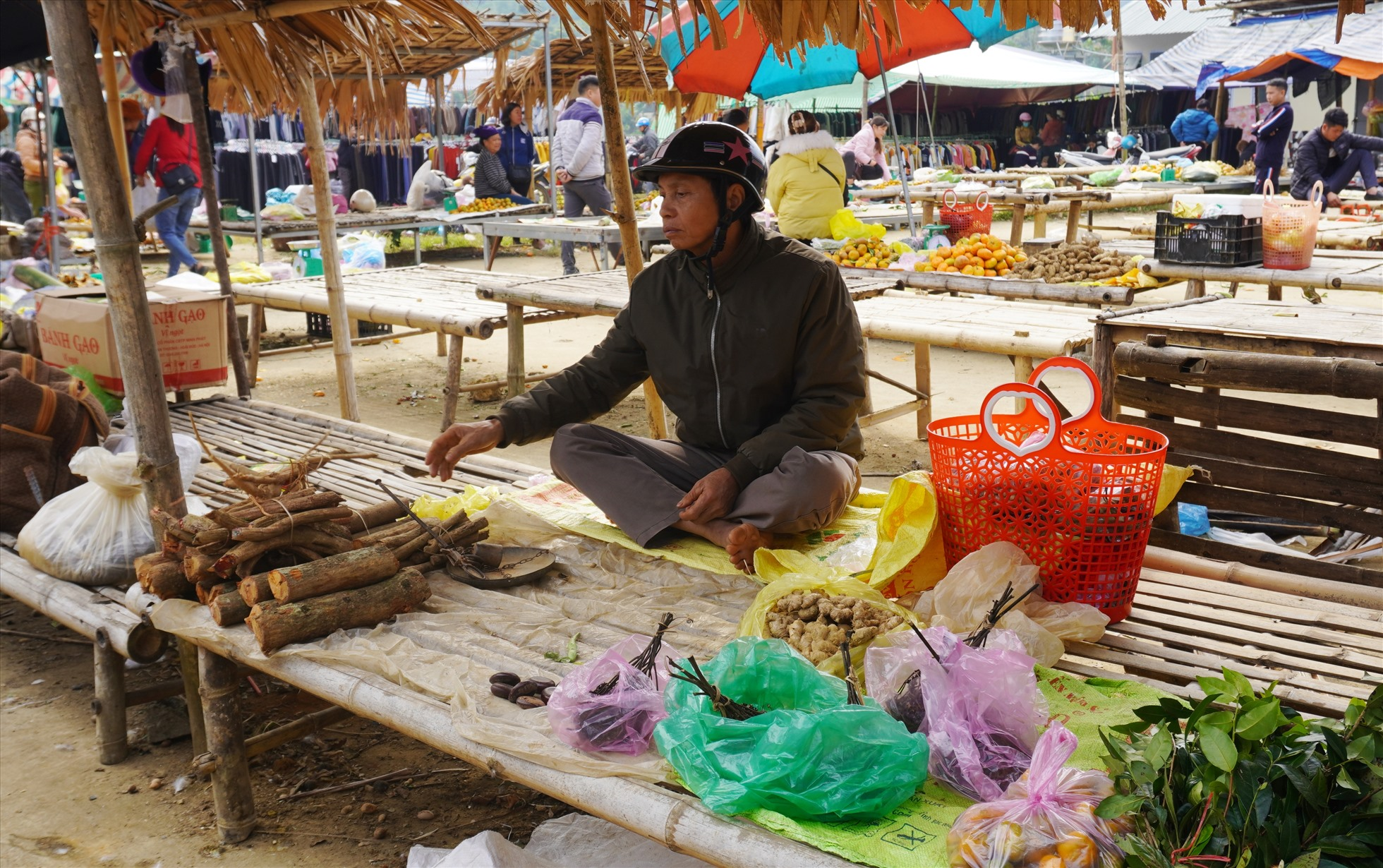 Các loại nấm khô được bày bán cùng nhiều sản vật địa phương tại khu chợ vùng cao Sa Pa. (Nguồn: Sưu tầm)