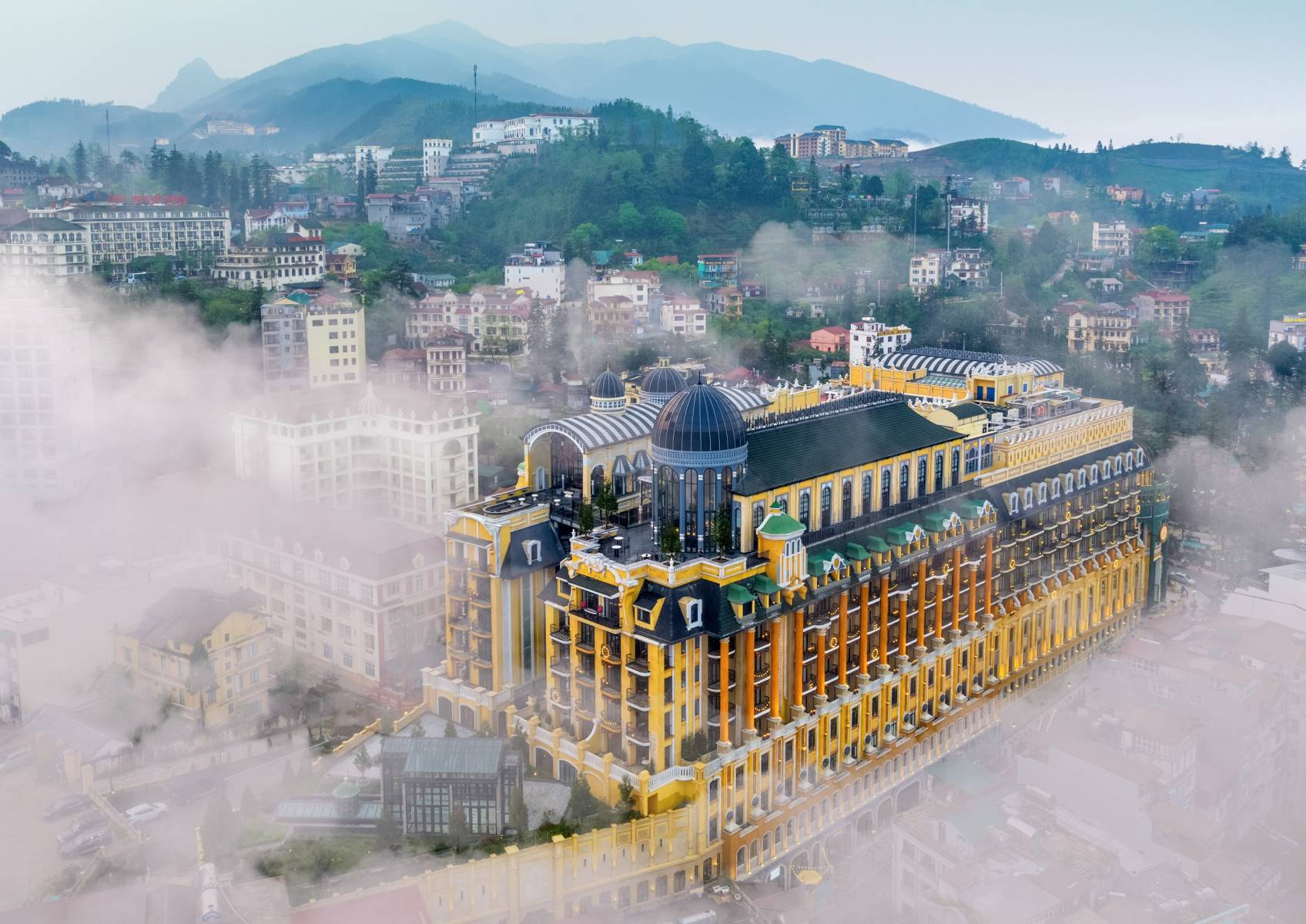 Hotel de la Coupole - MGallery gây ấn tượng với kiến trúc Pháp sang trọng và sắc màu văn hóa Tây Bắc.