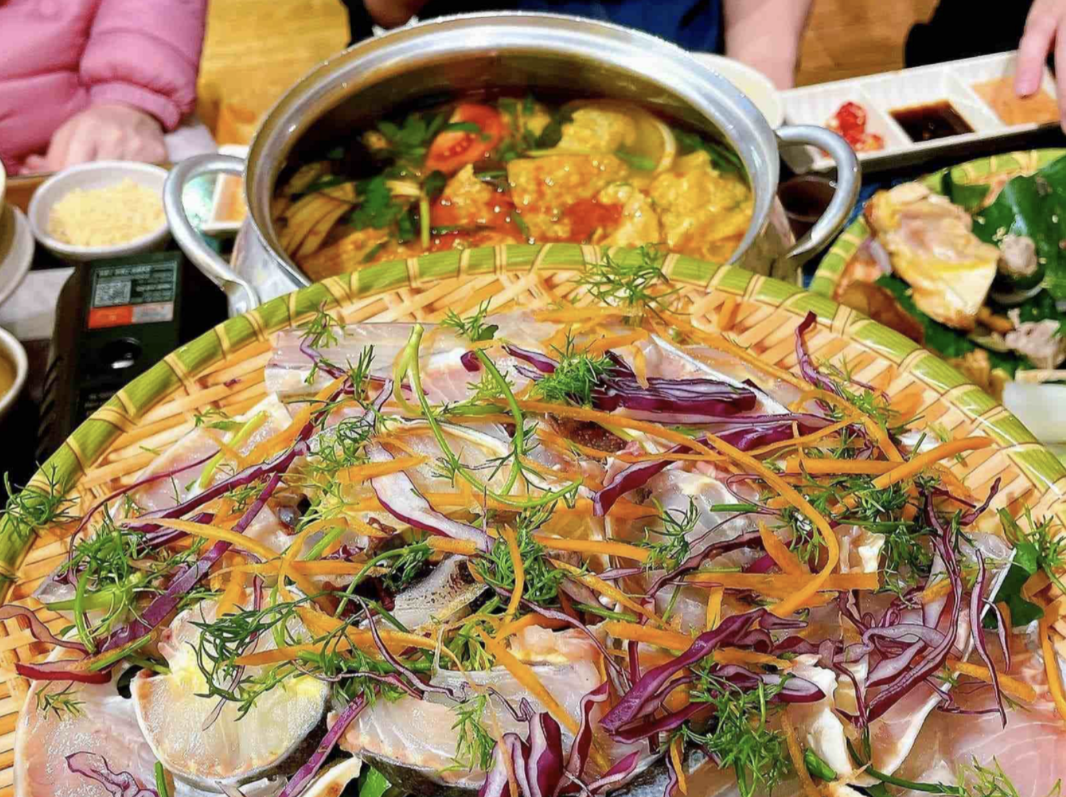 Món lẩu nóng thường trở thành lựa chọn phù hợp để thưởng thức cùng người thân.