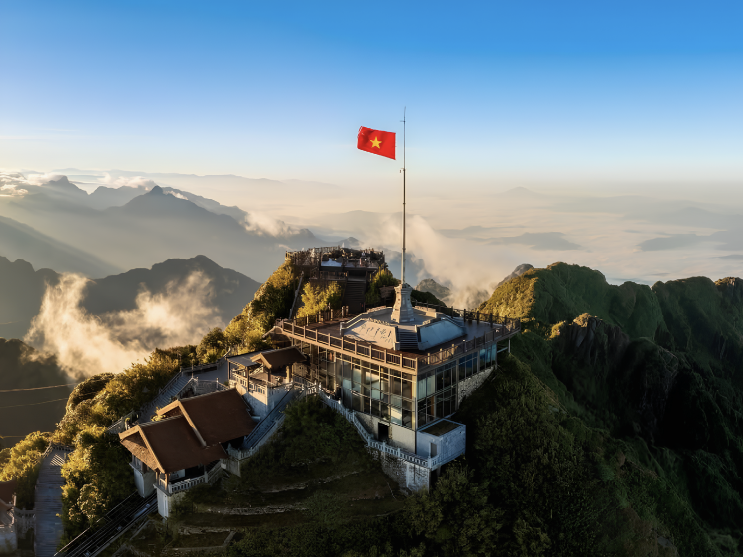 Cột mốc 3.143 m - nơi mở ra tầm nhìn rộng về những dãy núi trùng điệp.