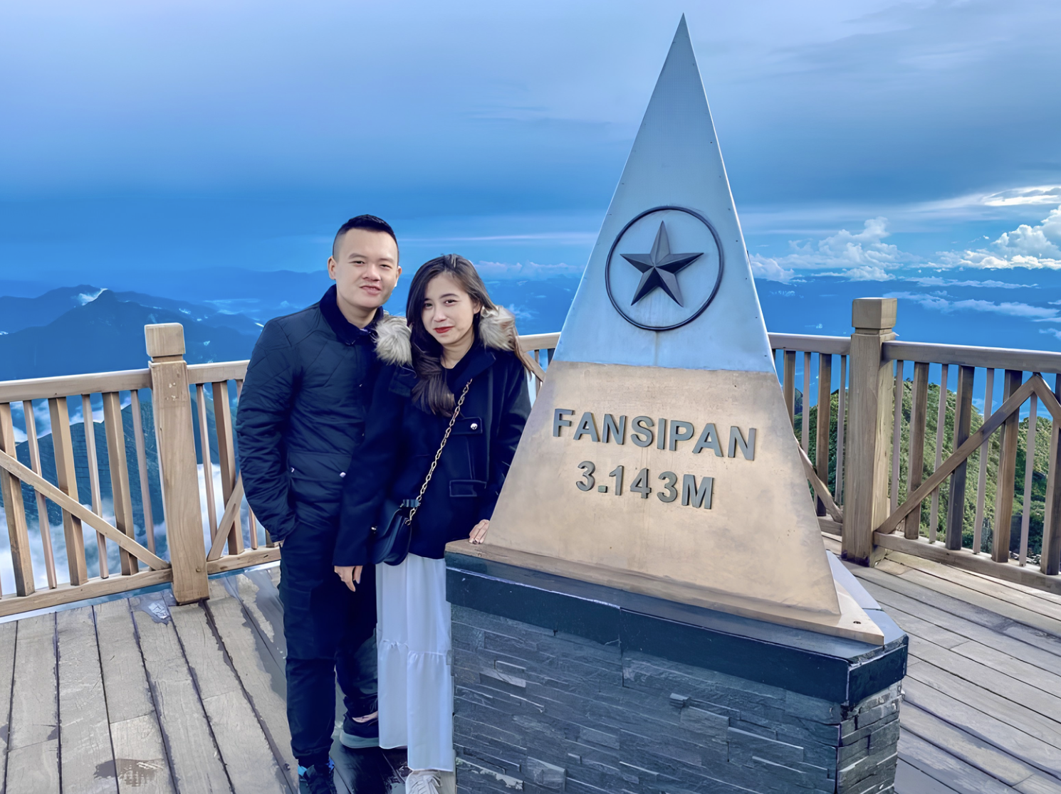 Cùng người thương chạm mốc Fansipan và lưu lại một kỷ niệm đẹp giữa núi rừng Sa Pa.