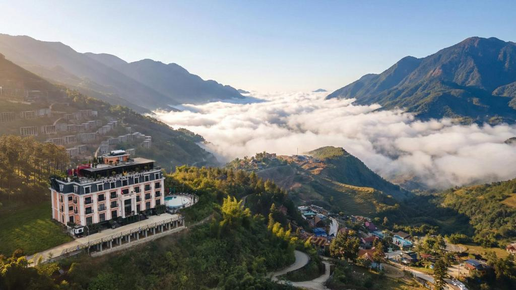 Lựa chọn nơi lưu trú thuận tiện giúp nhóm bạn dễ dàng kết nối các điểm tham quan trong hành trình.