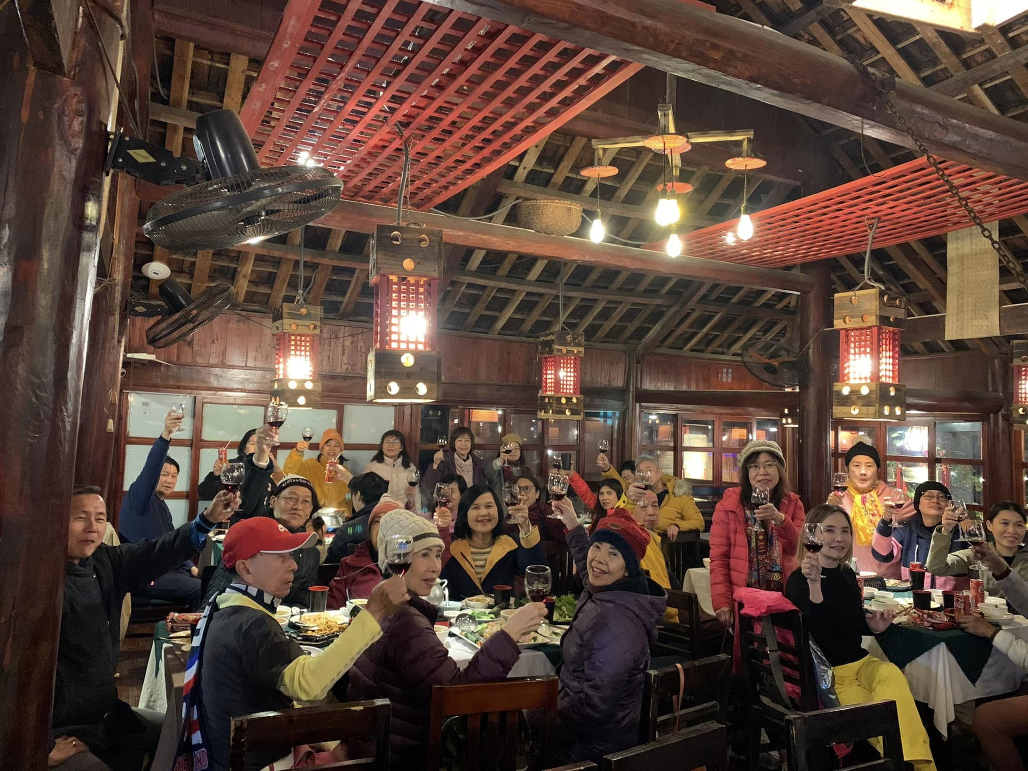 Thưởng thức những món ăn nóng hổi là trải nghiệm phù hợp giữa tiết trời se lạnh của Sa Pa tháng 10.