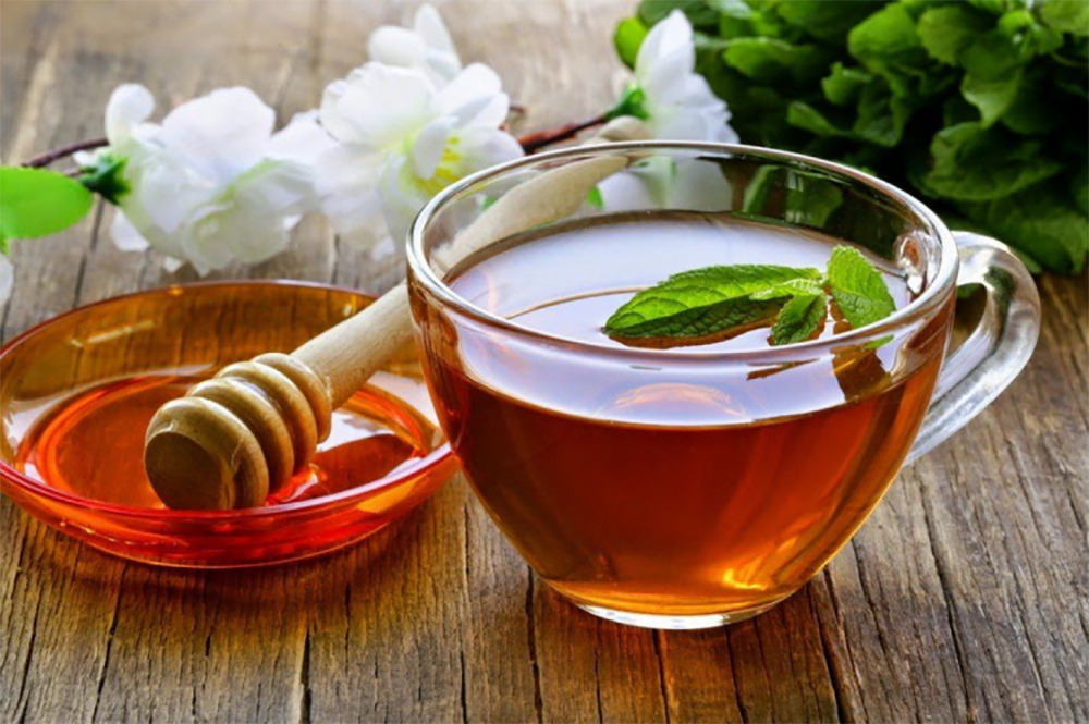 Một tách trà mật ong rừng Tây Bắc ấm nóng, thơm dịu là thức uống dễ thưởng thức giữa tiết trời se lạnh của Sa Pa. 