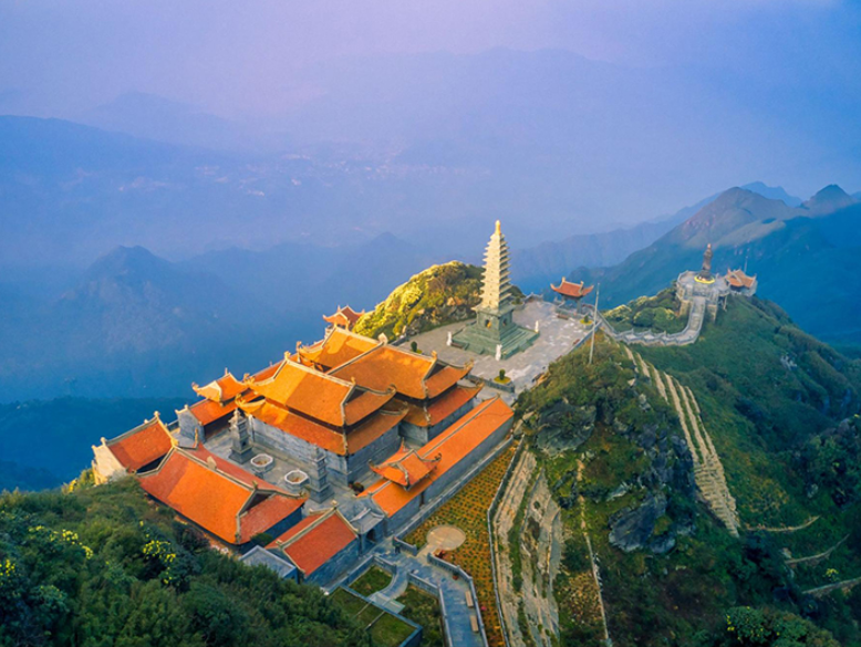 Dáng dấp cổ kính của Kim Sơn Bảo Thắng Tự tiệp vào núi rừng hoang sơ.