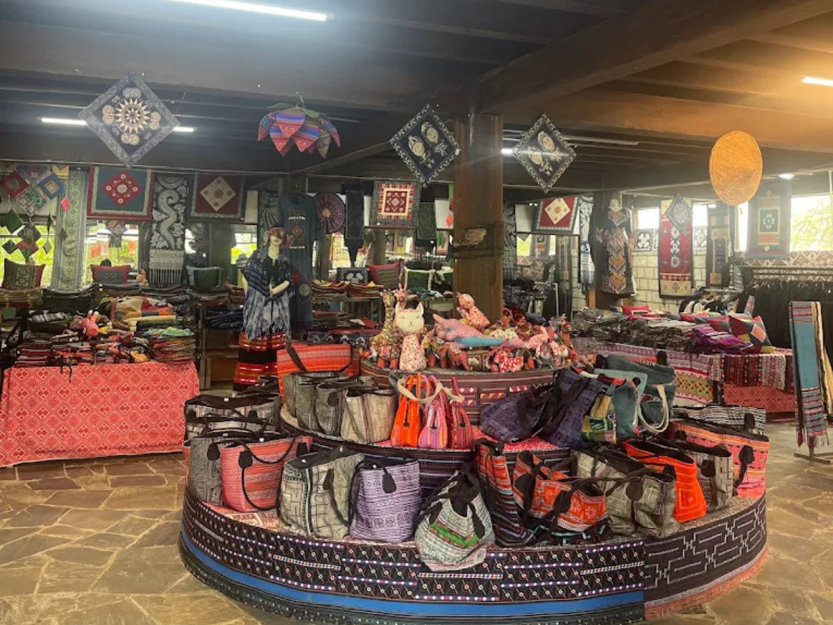 Sản phẩm đa dạng với nhiều màu sắc, mẫu mã.