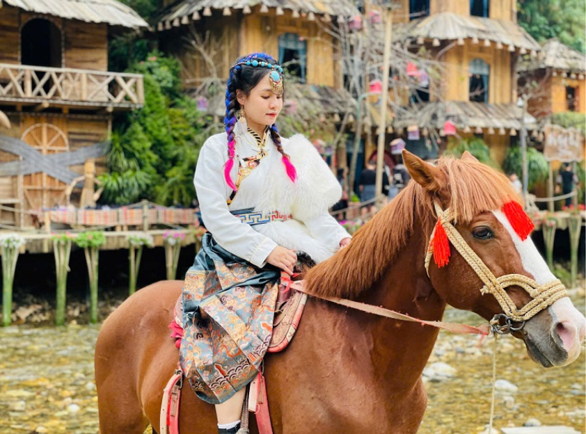 Thời gian lý tưởng để có ánh sáng đẹp là buổi sáng tại bản Cát Cát.