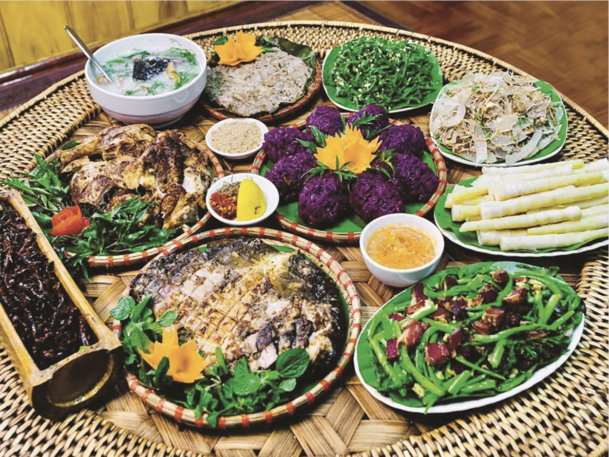 Ẩm thực truyền thống của đồng bào các dân tộc vùng Tây Bắc với sự đậm đà, độc đáo đã và đang góp phần quan trọng trong phát triển du lịch địa phương.