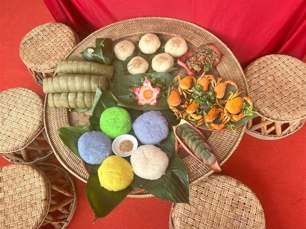 Mâm cơm truyền thống đậm hương vị núi rừng Tả Phìn.