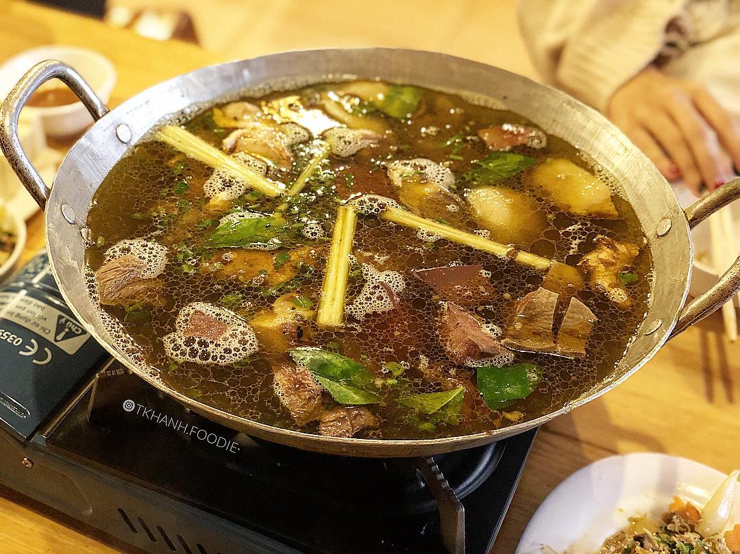 Món lẩu thắng cố làm nên thương hiệu của nhà hàng Thắng Cố A Quỳnh.