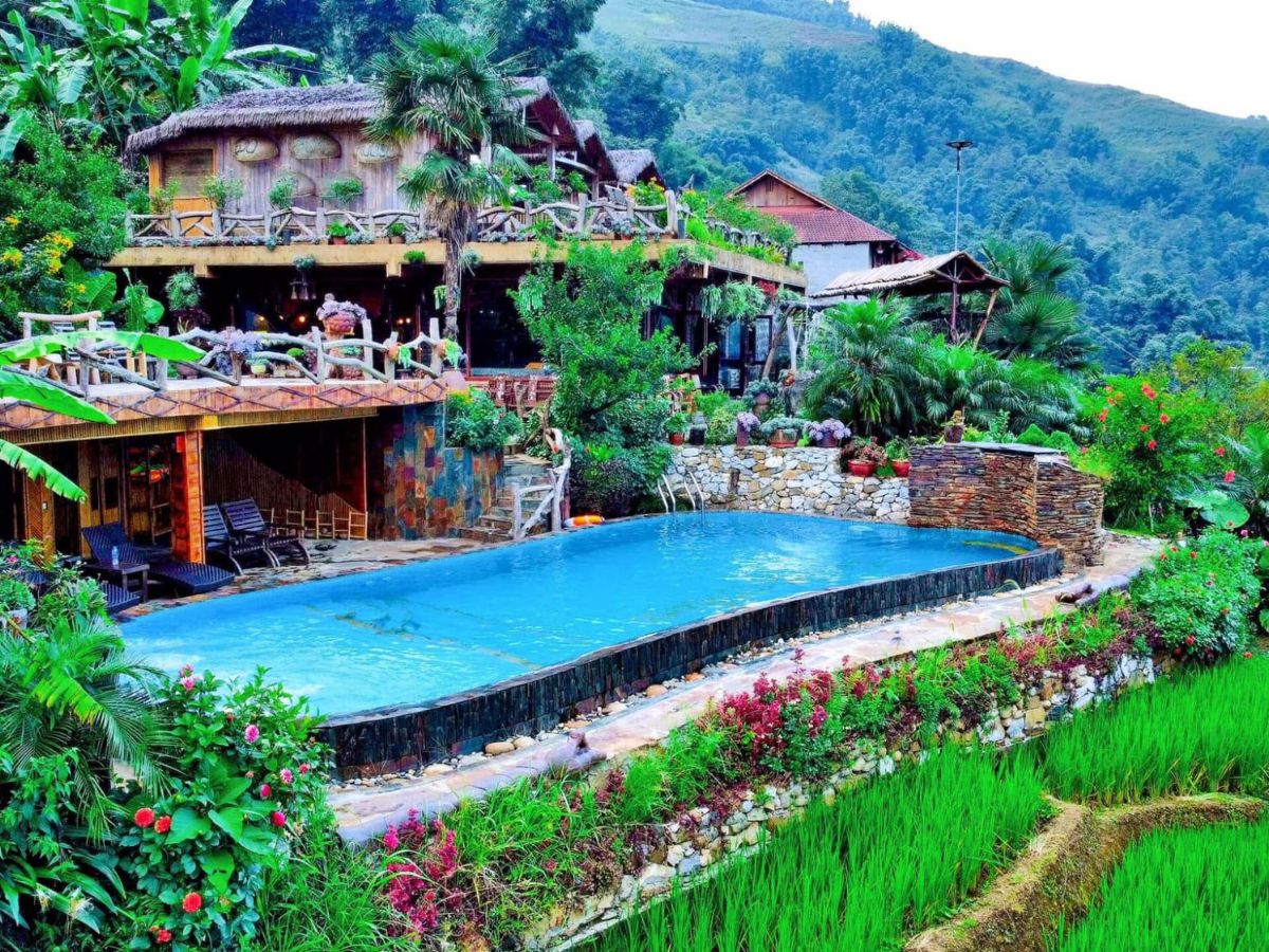 Eco Palms House, bungalow lợp lá giữa ruộng bậc thang, nơi bình minh đánh thức bằng tiếng chim và sương trắng.