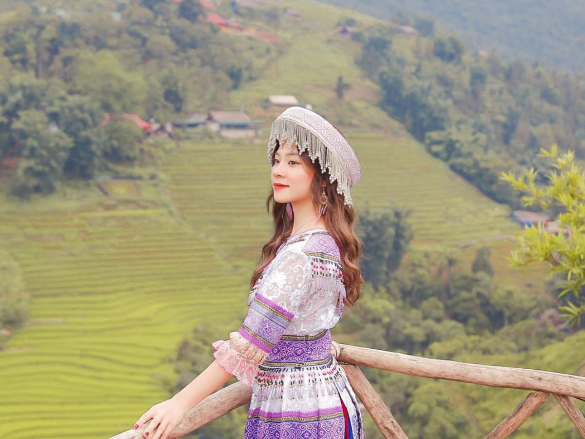 Thử mặc trang phục dân tộc khi đến Sa Pa