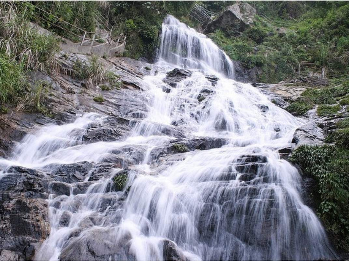 Thác Bạc Sa Pa - vẻ đẹp hùng vĩ giữa núi rừng. 