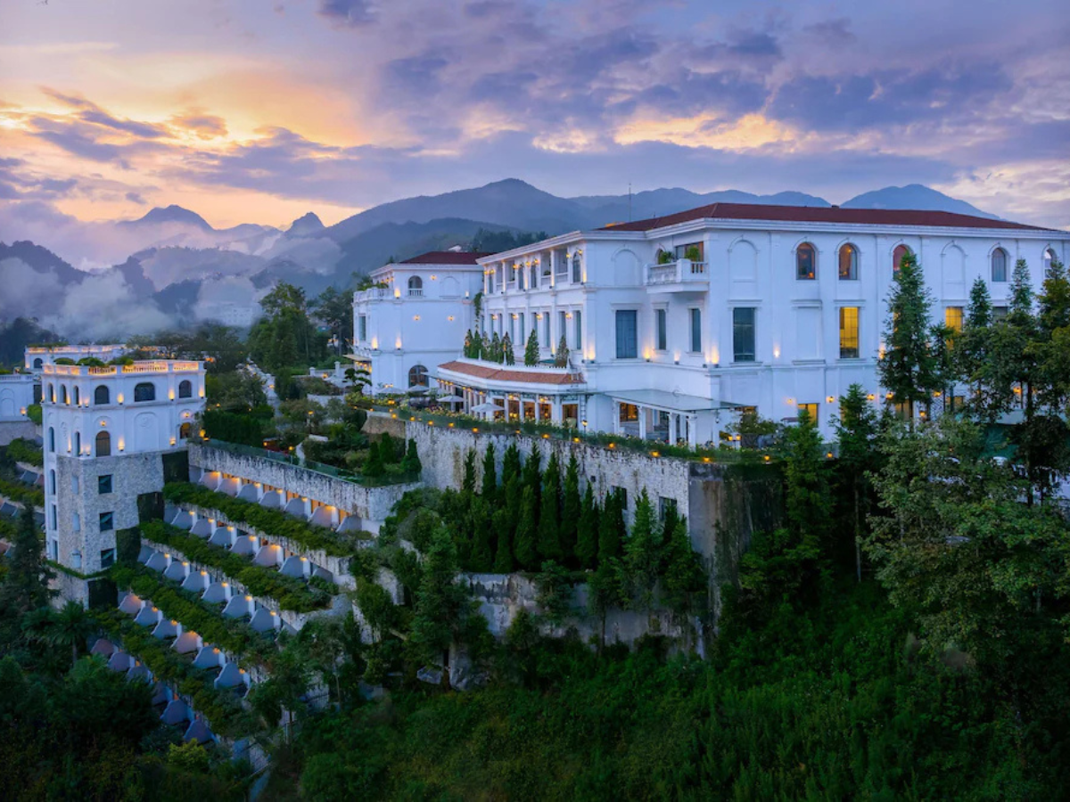 View dãy Hoàng Liên Sơn tại Silk Path Grand Sapa Resort & Spa.