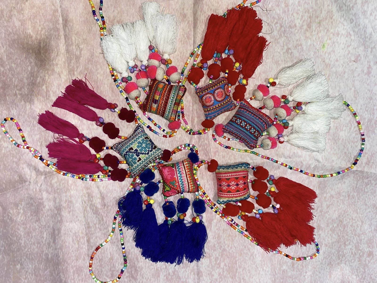 Hemp & Embroidery là cửa hàng bán đồ thổ cẩm uy tín và lâu đời tại Sa Pa