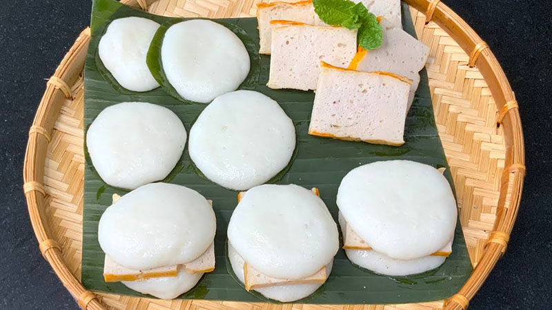 Nguyên liệu làm bánh rất đơn giản và gần gũi trong đời sống. 