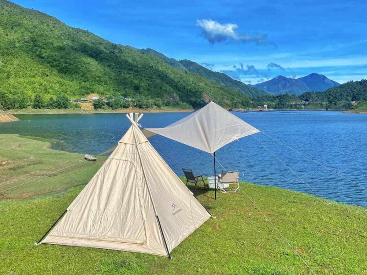 Khung cảnh hồ Séo Mý Tỷ yên bình, trong lành và mang nét đẹp riêng biệt