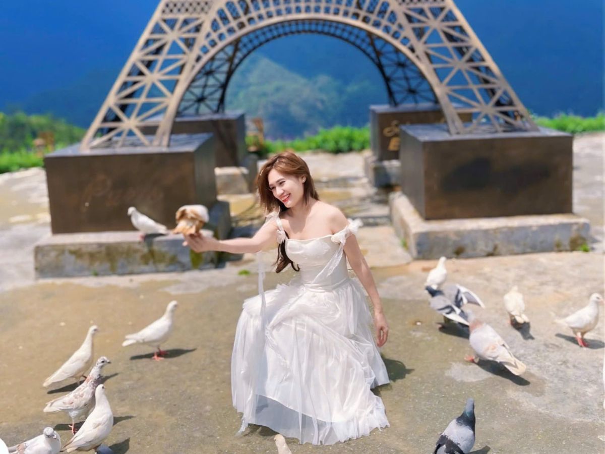 Ngắm cảnh núi rừng hùng vĩ và lưu giữ khoảnh khắc tuyệt đẹp. 