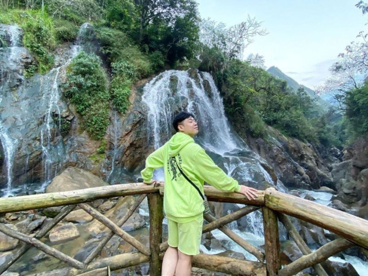 Check-in giữa khung cảnh hùng vĩ và thơ mộng của Thác Tiên Sa Cát Cát.