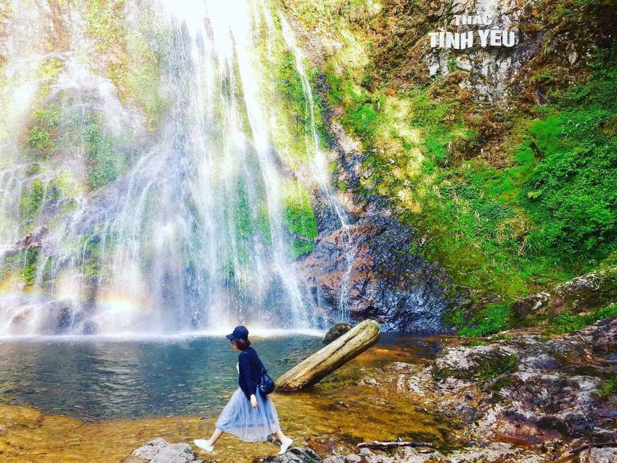 Dưới chân Thác Tình Yêu Sa Pa, lãng mạn và hùng vĩ hòa làm một.