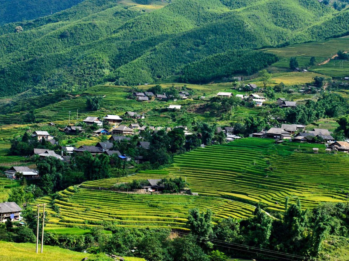 Cảnh sắc thiên nhiên hùng vĩ ngoạn mục của bản Tả Van.