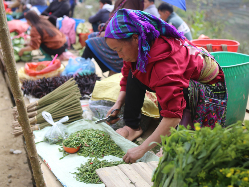 Chợ Cán Cấu bán nhiều loại sản vật đặc trưng của miền núi Tây Bắc