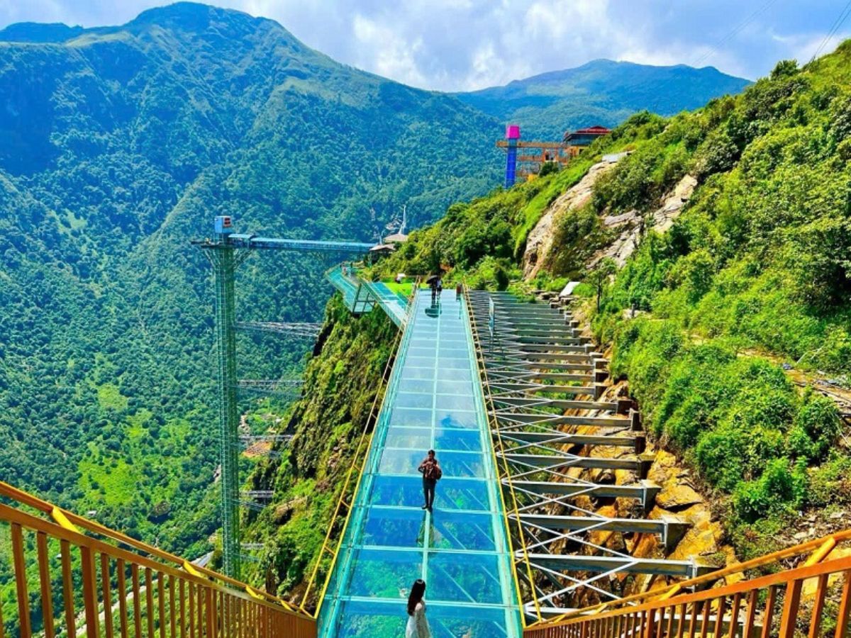 Trải nghiệm phiêu lưu cực đã với câu kính trên cao.